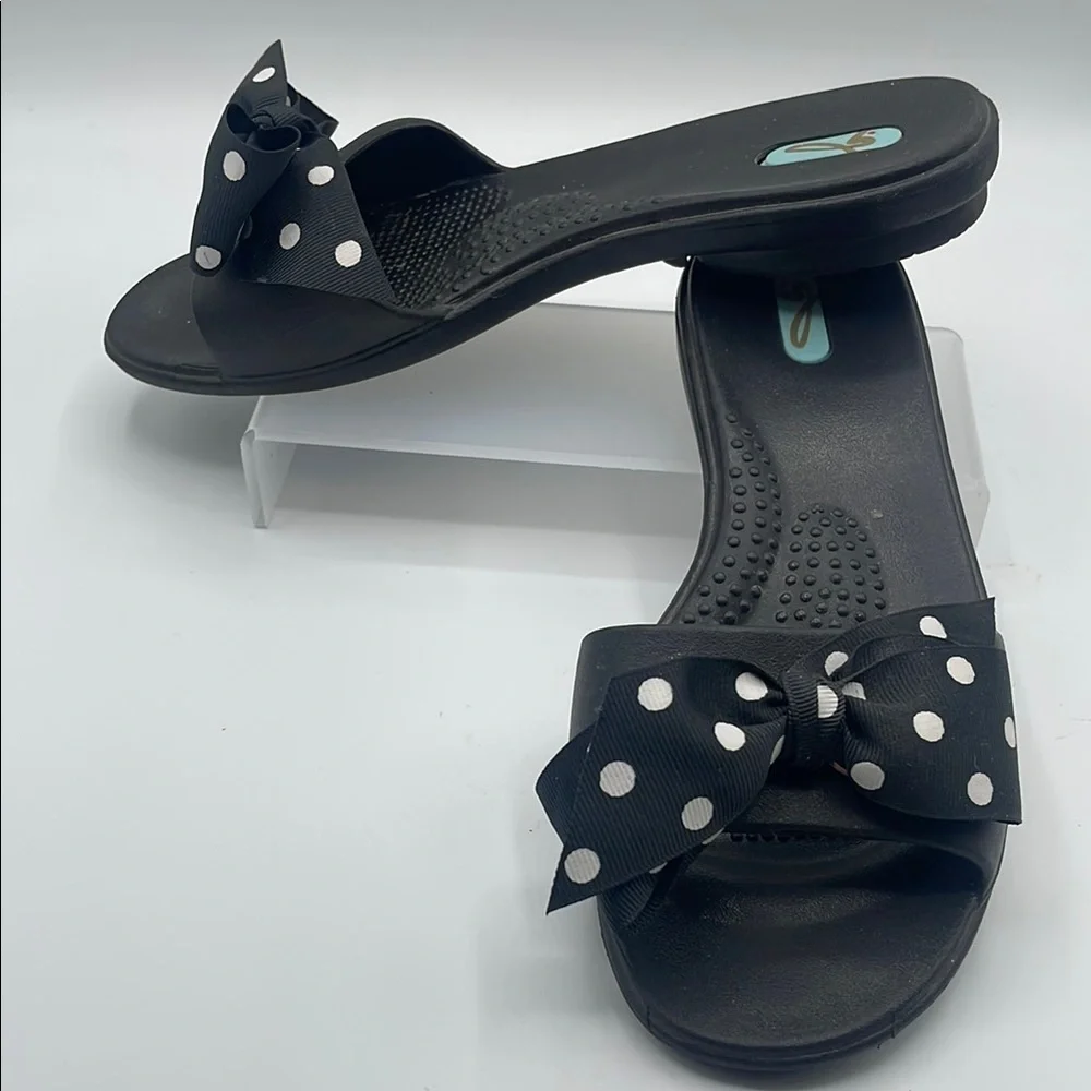 OKAL/OKA B Black Polka Dot Women's rubber Sandals, size M (7-8)